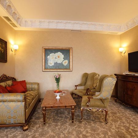 Axelhof Boutique Hotel Dnyipropetrovszk Kültér fotó