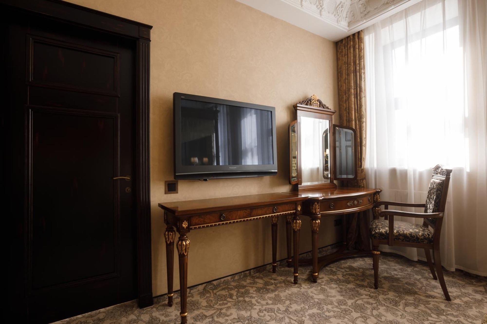 Axelhof Boutique Hotel Dnyipropetrovszk Kültér fotó